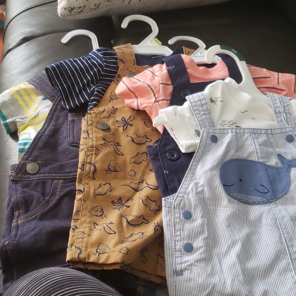 4 Carter's short set